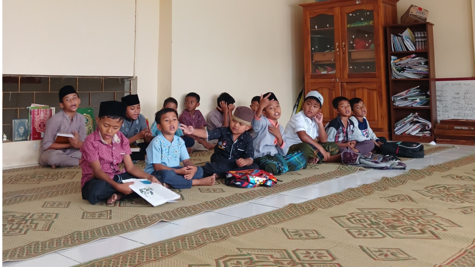 Kegiatan Rutin TPQ Sore di Masjid Desa Wunut Bersama KKN Giat 9 UNNES