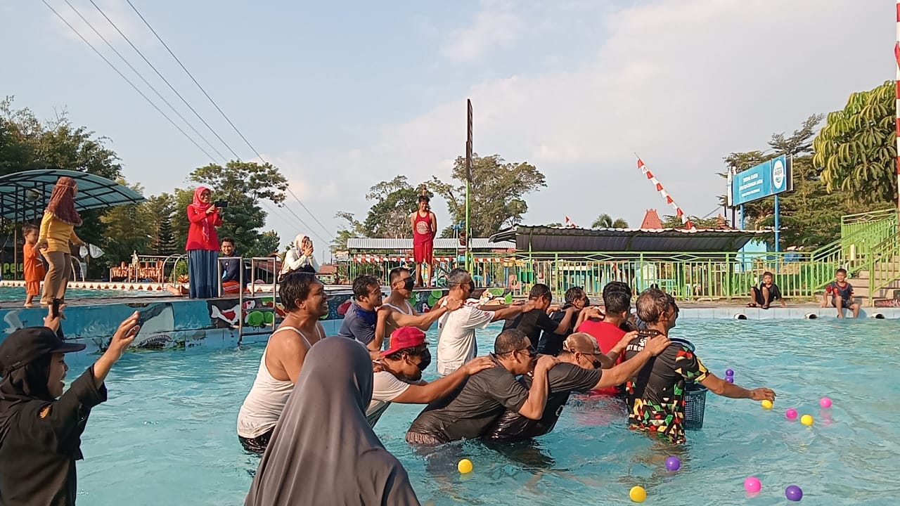 Mahasiswa Giat 9 UNNES dan Umbul Pelem Waterpark Rayakan HUT RI ke-79 Bersama Warga Desa Wunut dengan Berbagai Lomba Meriah