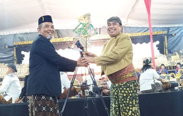 PETRUK DADI PENDITA RAMAIKAN HALAL BI HALAL DESA WUNUT