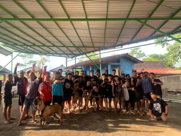 Riuhnya Kebersamaan Lomba Tangkap Lele Memperingati Kemerdekaan ke-80 Desa Wunut di Umbul pelem Waterpark