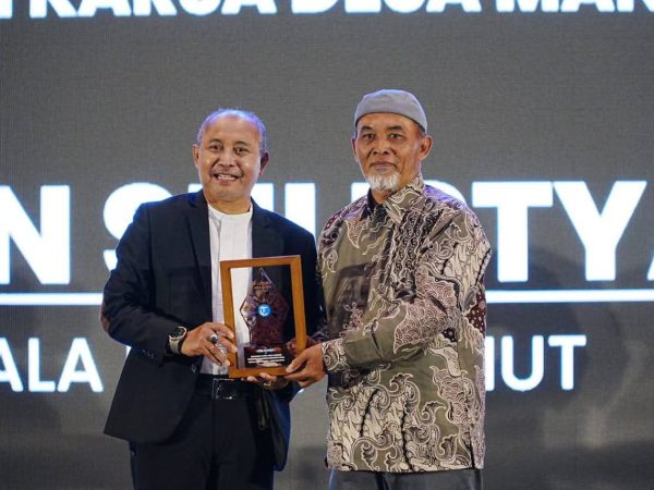 Kades Desa Wunut Raih Anugerah Karsa Desa Mandiri di Cita Loka Fest 2025