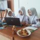 SISWA SMK MUHAMMADIYAH 1 JATINOM PKL DI KANTOR PEMERINTAH DESA WUNUT.