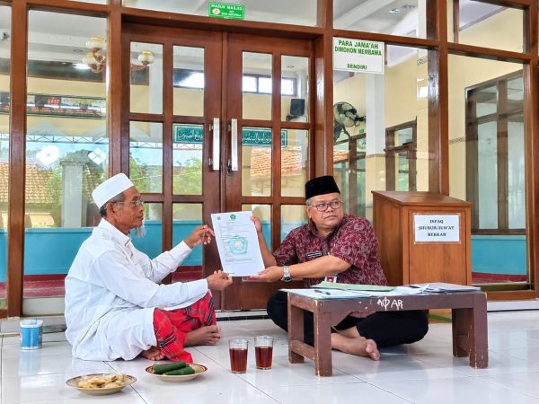 DUKUNG KEBUTUHAN FASILITAS KEAGAMAAN MASYARAKAT: DESA WUNUT LAKSANAKAN PROSES IKRAR WAKAF TANAH UNTUK PERLUASAN MAKAM DUKUH WUNUT