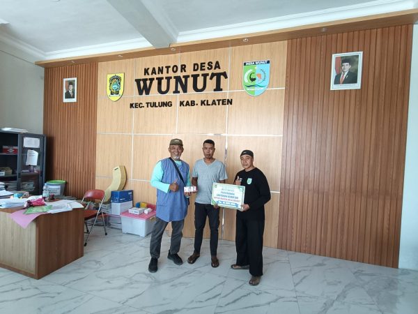 PEMERINTAH DESA WUNUT SERAHKAN SANTUNAN KEMATIAN SEBESAR 10 JUTA SEBAGAI BENTUK KEPEDULIAN KEPADA MASYARAKAT